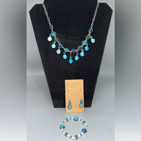 Mermaid’s Treasure- 3 PC Sea Glass Jewelry Set - Necklace, Earrings & Bracelet - Picture 3 of 8